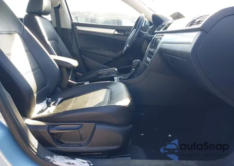 2012 Volkswagen Passat 2.5L Se z USA, uszkodzony, nr VIN 1VWBP7A36CC012434